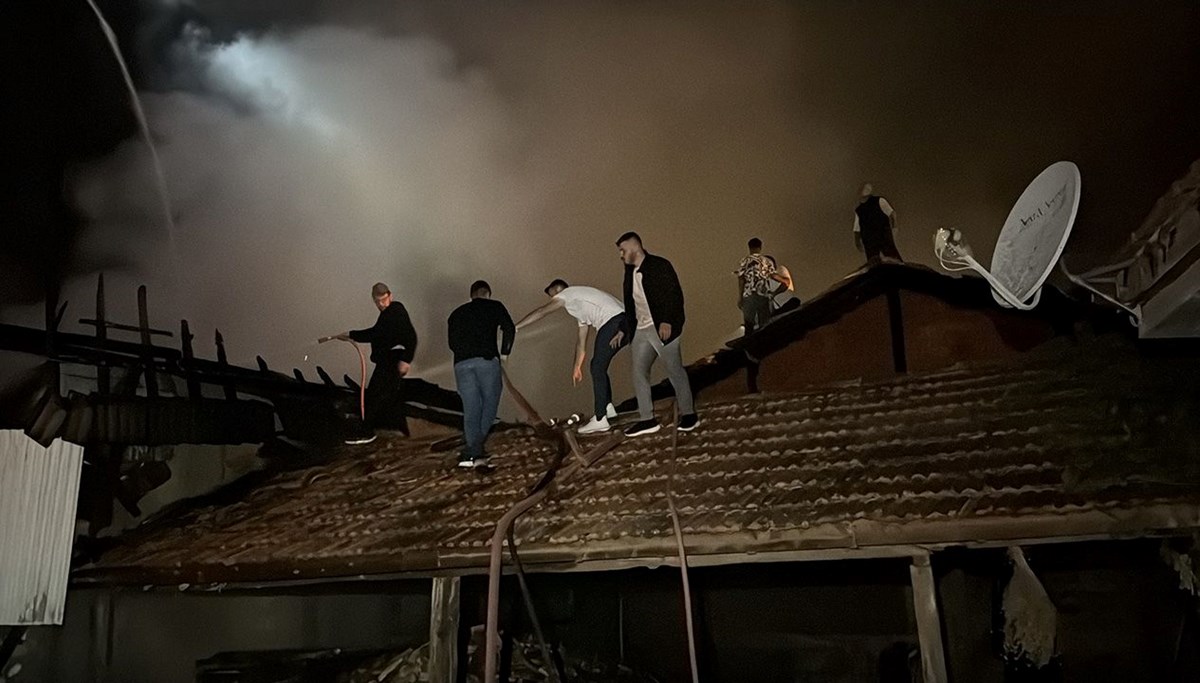 Köyde 4 ev küle döndü